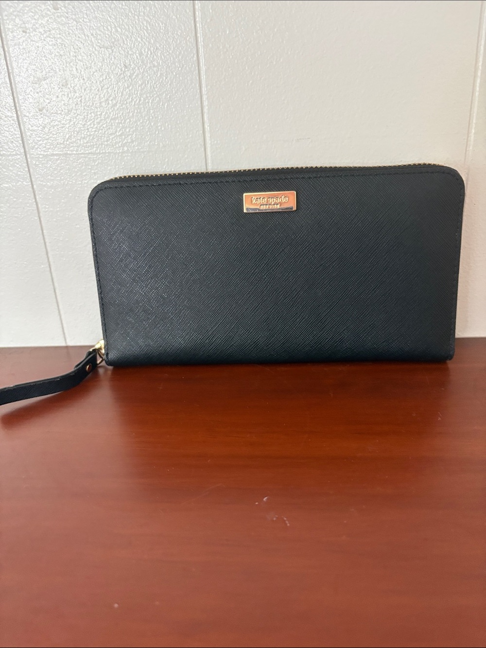 Kate Spade NY Laurel Way Neda Saffiano Black Leather Zip Continental Wallet